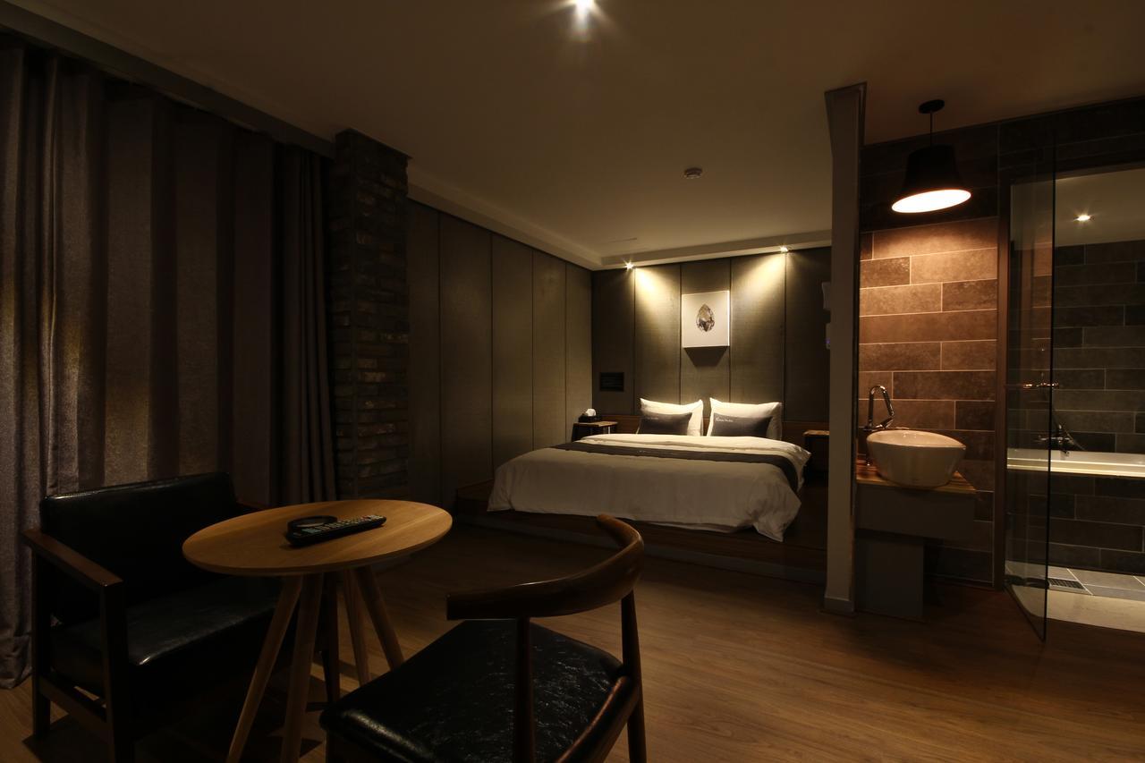 Hotel The May Gimhae Номер фото